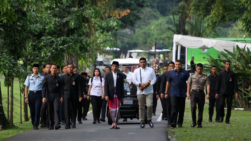 Presiden Jokowi bersama Ribuan Jamaah Salat Id di Kebun Raya Bogor - Bagian 6