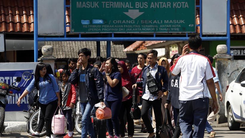 Arus Balik Lebaran, Penumpang Berdatangan di Terminal Kampung Rambutan  - Bagian 1