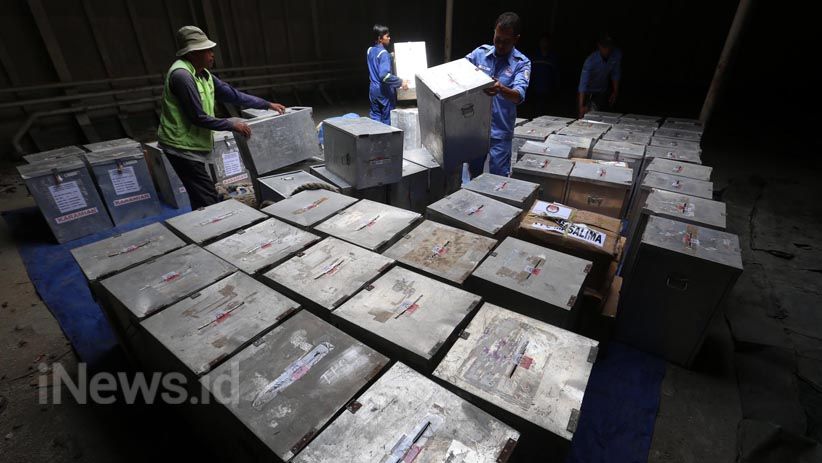 KPU Kirim Logistik Pilkada Jatim ke Masalembu Pakai Kapal Laut - Bagian 6