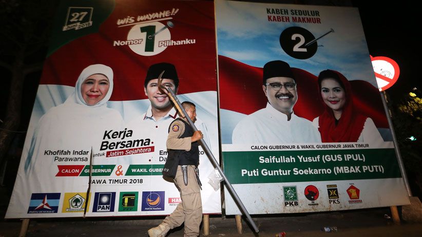 Memasuki Masa Tenang Pilgub Jatim, KPU Bersihkan Alat Peraga Kampanye  - Bagian 3