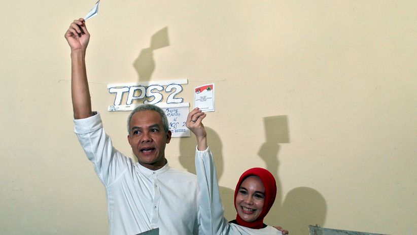 Cagub Jateng Ganjar Pranowo Nyoblos di TPS 2 Semarang - Bagian 1