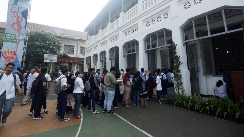 Calon Siswa SMK Negeri 1 Jakarta Lulus PPDB Antre Lapor Diri - Bagian 1