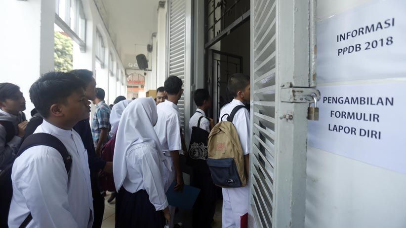 Calon Siswa SMK Negeri 1 Jakarta Lulus PPDB Antre Lapor Diri - Bagian 2