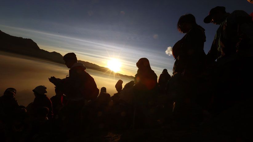 Masyarakat Tengger Jalani Ritual Yadnya Kasada di Gunung Bromo - Bagian 13