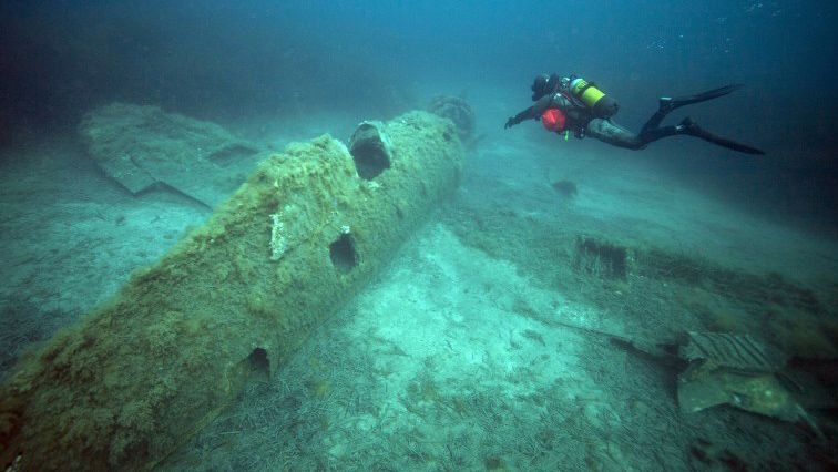 Foto Bangkai Pesawat Tempur AS yang Ditembak Jatuh di Laut Prancis - Bagian 1