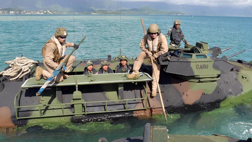 Prajurit Korps Marinir Indonesia dan Amerika Berlatih Evakuasi di Laut - Bagian 1