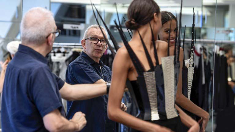 Intip Model Mencoba Busana Desainer Prancis Jean-Paul Gaultier - Bagian 1