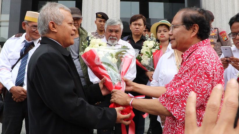 Rizal Ramli Kirim Bunga untuk Hakim MK yang Setuju PT Nol Persen - Bagian 1