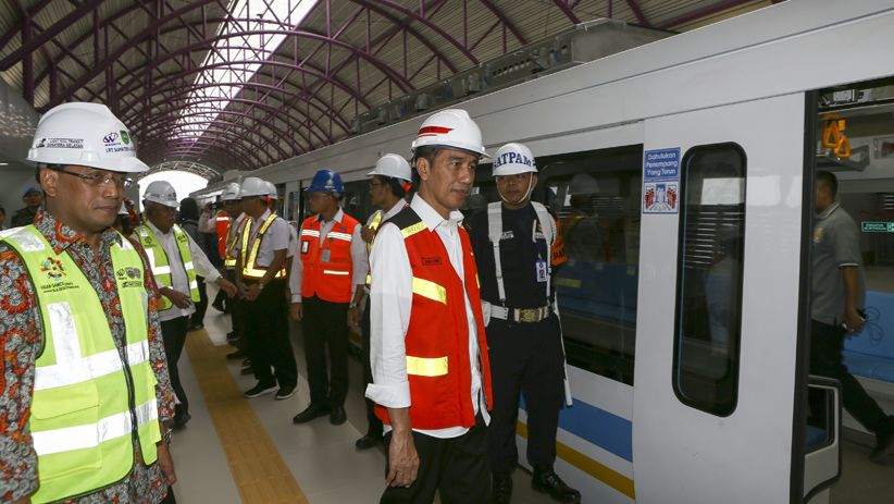Presiden Jokowi Tinjau Pengoperasian LRT Palembang - Bagian 1