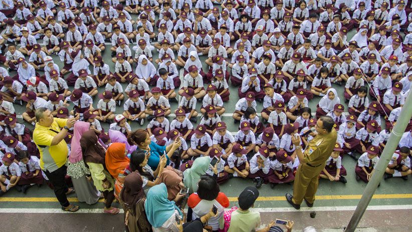 Gubernur Anies Tinjau Kegiatan Hari Pertama Masuk Sekolah - Bagian 1