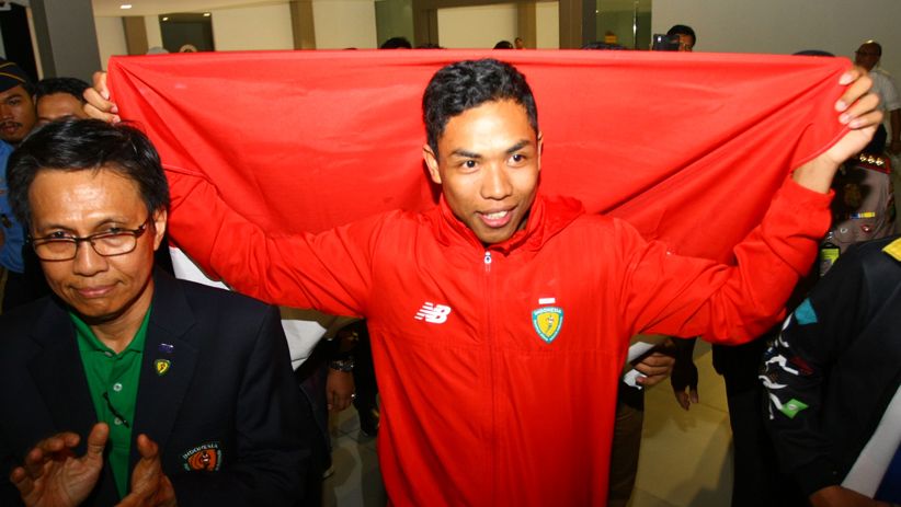 Tiba di Tanah Air, Lalu Muhammad Zohri Bentangkan Bendera Merah Putih - Bagian 1