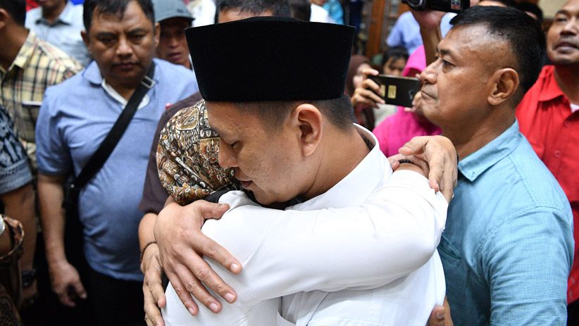 Bupati Nonaktif Lampung Tengah Divonis 3 Tahun Penjara, Hak Politik Dicabut - Bagian 1