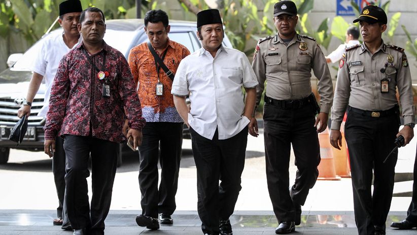Kena OTT KPK, Bupati Lampung Selatan Zainudin Hasan Tiba di Jakarta - Bagian 1