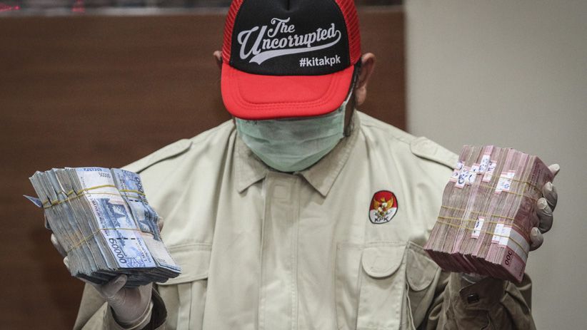 Deretan Tersangka dan Barang Bukti OTT Lampung Selatan - Bagian 1