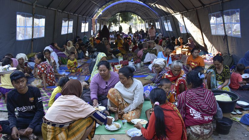 Pengungsi Gempa Lombok Membutuhkan Makanan Siap Saji, Obat-obatan dan Selimut - Bagian 1