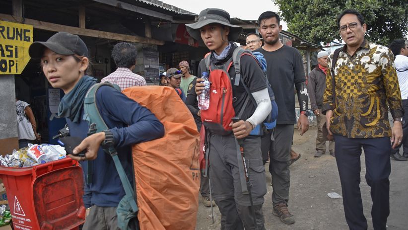 Dubes Thailand Jemput Warganya yang Terjebak di Gunung Rinjani - Bagian 1