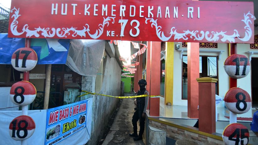 Densus 88 Geledah Rumah Terduga Teroris di Tasikmalaya - Bagian 2