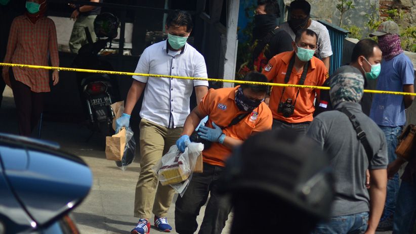 Densus 88 Geledah Rumah Terduga Teroris di Tasikmalaya - Bagian 3