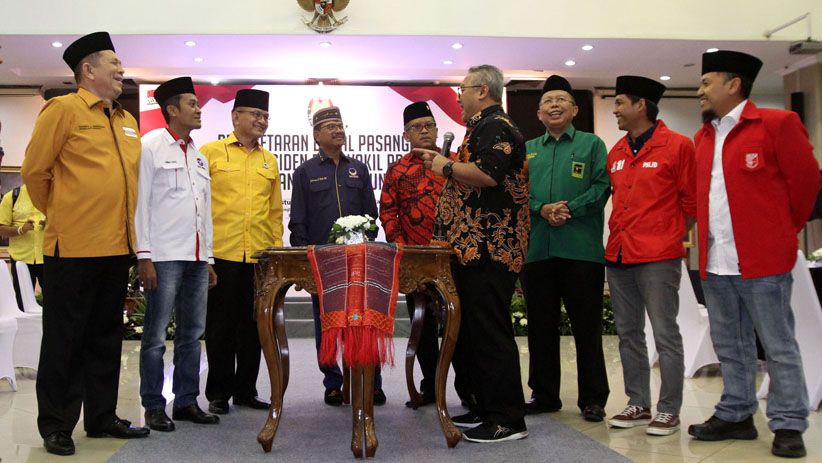Sekjen Parpol Pendukung Jokowi Datangi KPU, Siapkan Pendaftaran Capres-Cawapres - Bagian 1