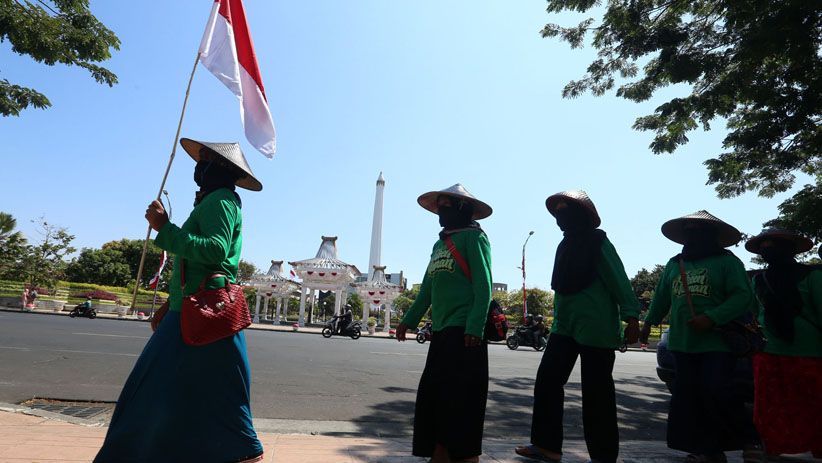 Perempuan Lakardowo Desak Pemerintah Bersihkan Limbah B3 - Bagian 3