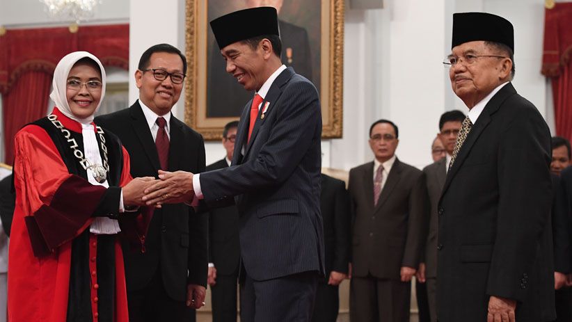 Presiden Jokowi Melantik Hakim MK Enny Nurbaningsih - Bagian 1