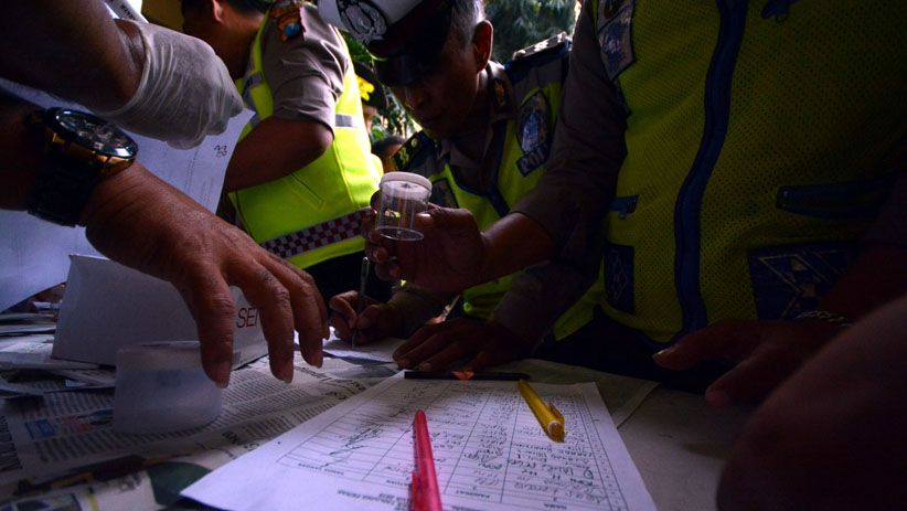 1 Polisi Terlibat Kasus Narkoba, Ratusan Anggota Polres Pelabuhan Tanjung Perak Tes Urine - Bagian 2