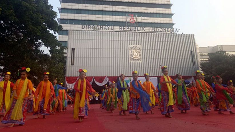 Anies Gandeng Putranya Sambil Bawa Obor Asian Games 2018 di Balai Kota - Bagian 4