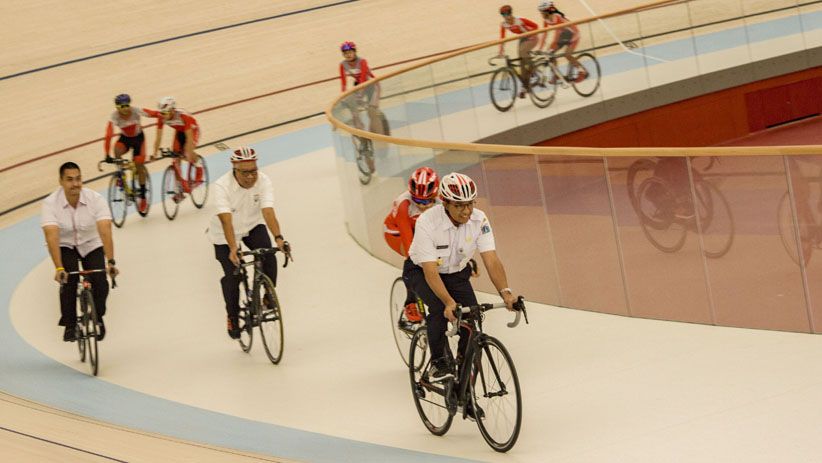 Gubernur Anies Bersepeda bersama Atlet Asian Games 2018 di Velodrome - Bagian 1