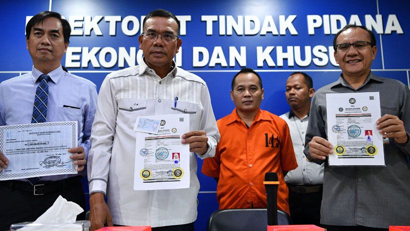 Mabes Polri Tangkap Pemimpin Sekte Penghapus Utang UN Swissindo - Bagian 1