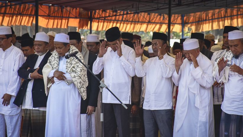 Ribuan Umat Muslim Melaksanakan Salat Sunat Taubat untuk Gempa Lombok - Bagian 3
