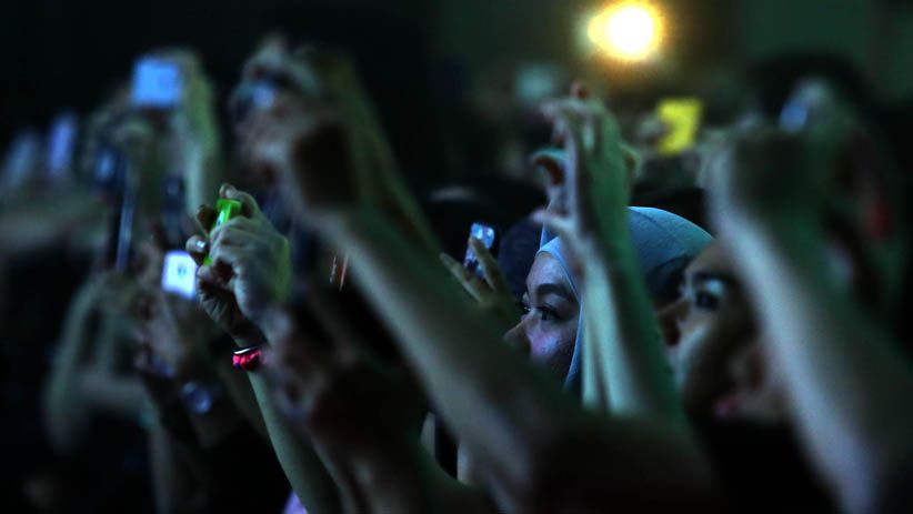 Konser Terakhir Boyzone Memukau Penggemar di Surabaya - Bagian 5