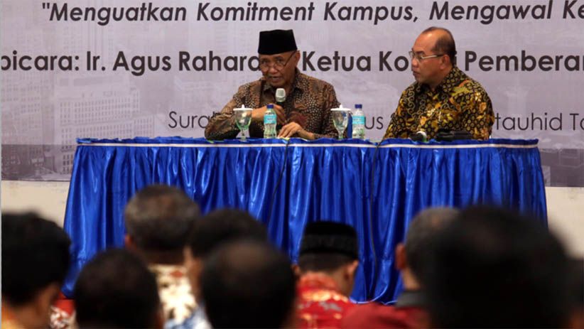 Simbol Lawan Korupsi, Ketua KPK bersama Rektor UM Surabaya Angkat Keris  - Bagian 5