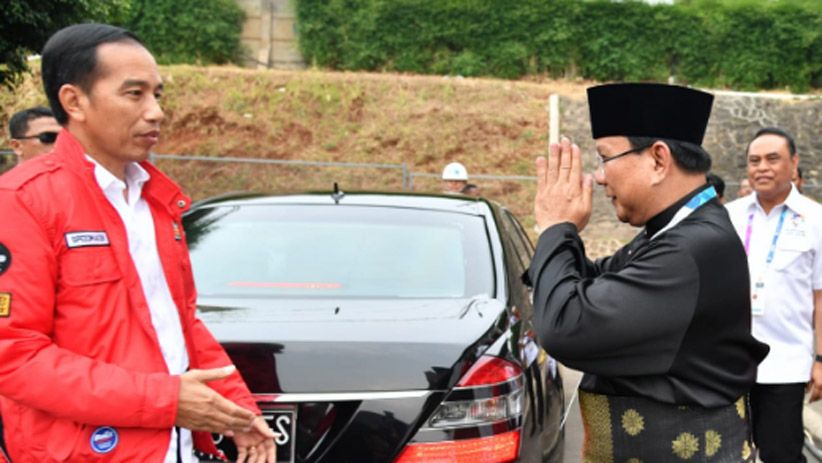 Momen Jokowi dan Prabowo Berpelukan dengan Pesilat Hanifan Yunadi - Bagian 5