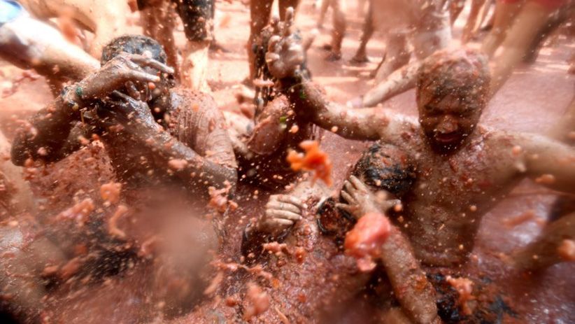 Ada Festival Tomatina, Kota di Spanyol Dibanjiri 160 Ton Tomat - Bagian 1