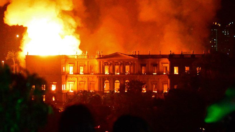 Museum Nasional Brasil Berusia 200 Tahun Hangus Terbakar - Bagian 1