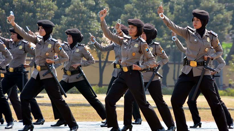 Aksi Polwan Unjuk Kemampuan di Mapolda Jatim - Bagian 1