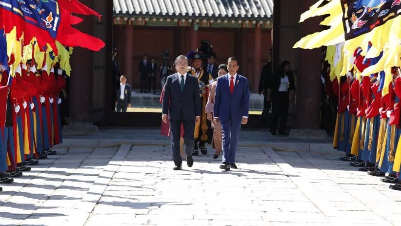 Presiden Jokowi Disambut Presiden Korsel Moon Jae-in di Istana Changdeokgung - Bagian 1