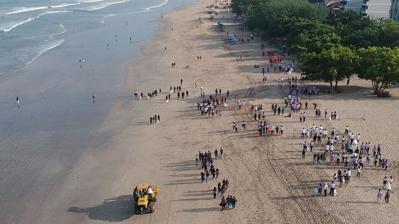World Cleanup Day, 17.000 Warga Bersihkan Pesisir Pantai Pulau Bali - Bagian 1