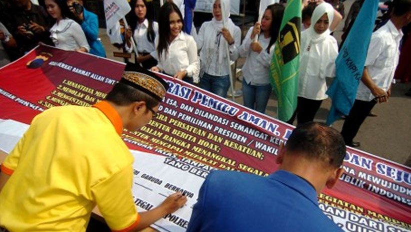 Parpol Peserta Pemilu 2019 Deklarasi Damai di Polres Tegal - Bagian 1