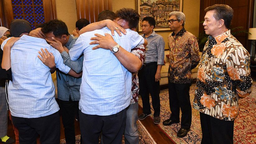 Kemenlu Serahkan WNI Korban Penyanderaan di Filipina kepada Keluarga - Bagian 1