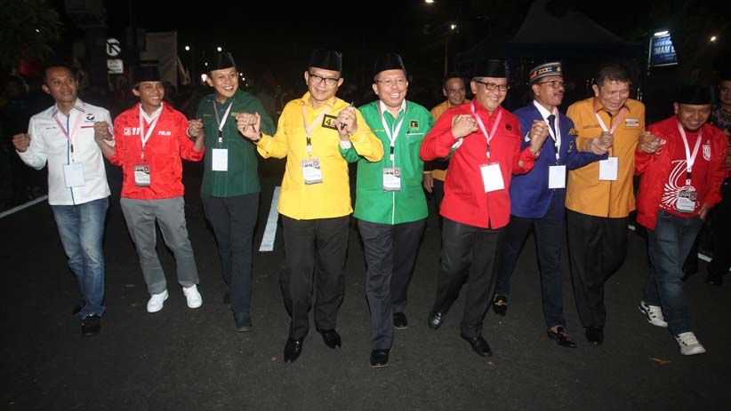 Kompak, Sekjen Parpol Pendukung Jokowi-Ma'ruf Amin Tiba di KPU - Bagian 1