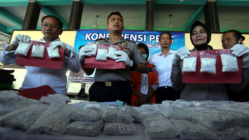 Polisi Tangkap Pengedar Pil Koplo Jaringan Lapas Porong - Bagian 1