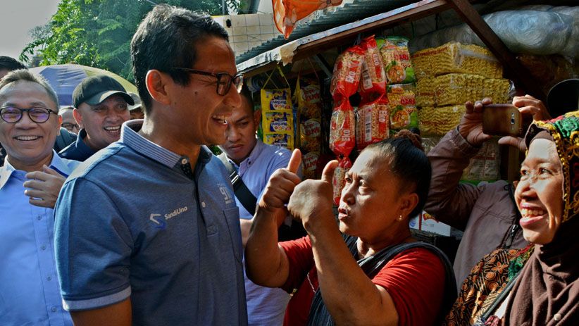 Berkunjung ke Pasar Wonodri Semarang, Sandiaga Diserbu Emak-Emak - Bagian 3