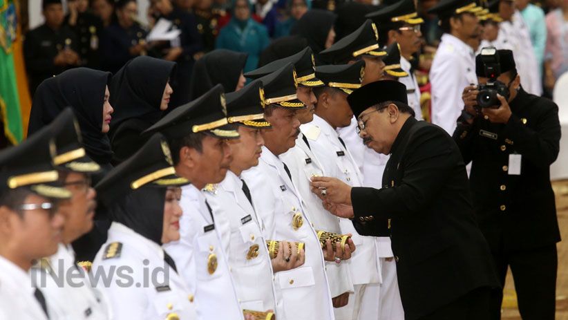 Foto-Foto Gubernur Jawa Timur Soekarwo Lantik 12 Kepala Daerah Terpilih - Bagian 1