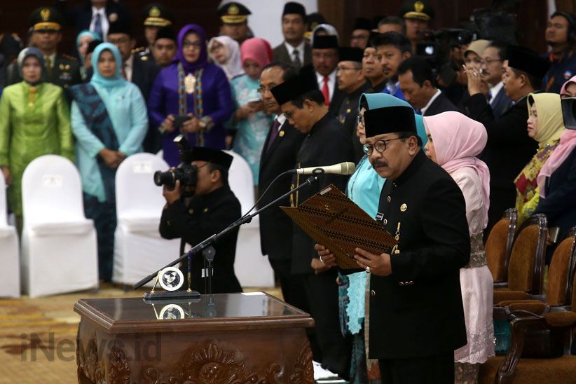 Foto-Foto Gubernur Jawa Timur Soekarwo Lantik 12 Kepala Daerah Terpilih - Bagian 5