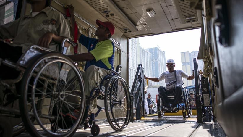 Atlet Difabel Ikut Simulasi Transportasi Asian Para Games 2018 - Bagian 1