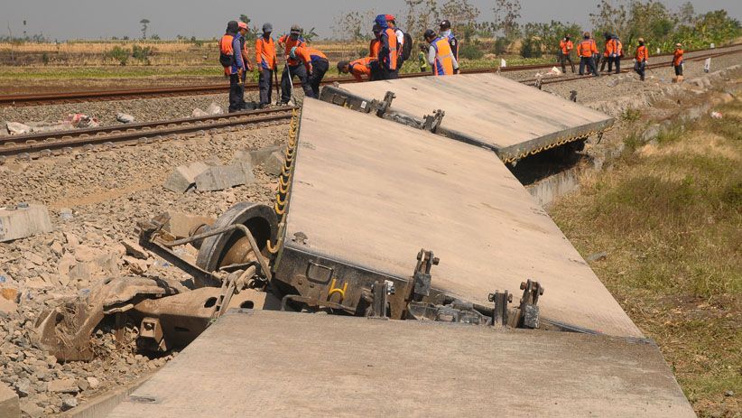 8 Gerbong Kereta Anjlok di Grobogan, Jalur Dialihkan - Bagian 2