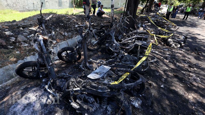 18 Sepeda Motor Pelajar SMKN 6 Surabaya Hangus Terbakar saat Parkir - Bagian 3