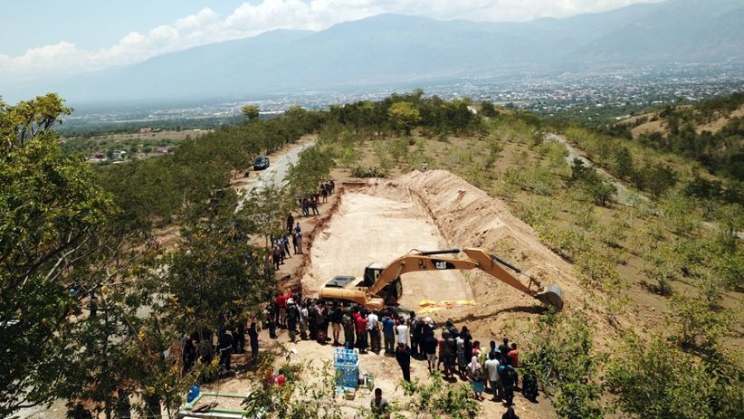 18 Jenazah Korban Gempa Palu Dimakamkan Bersamaan - Bagian 3