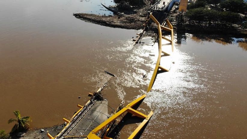 Penampakan dari Udara Jembatan Ponulele Palu Roboh akibat Gempa - Bagian 1